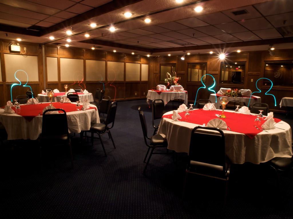 Ptarmigan Inn Hay River Exterior foto